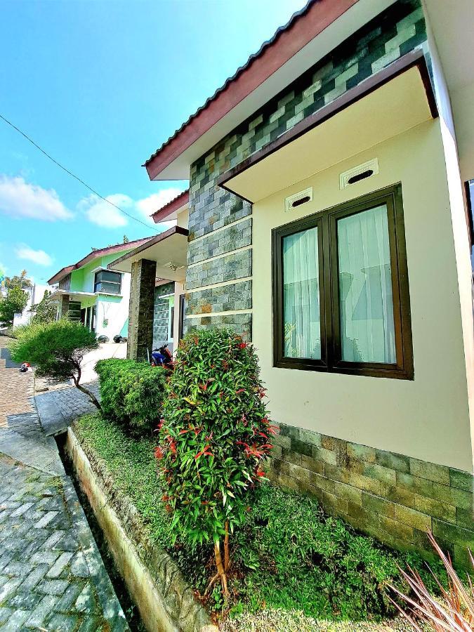 Villa petit Tour Batu  Extérieur photo