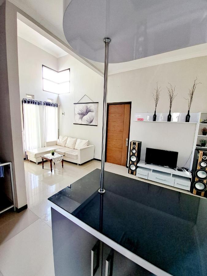 Villa petit Tour Batu  Extérieur photo